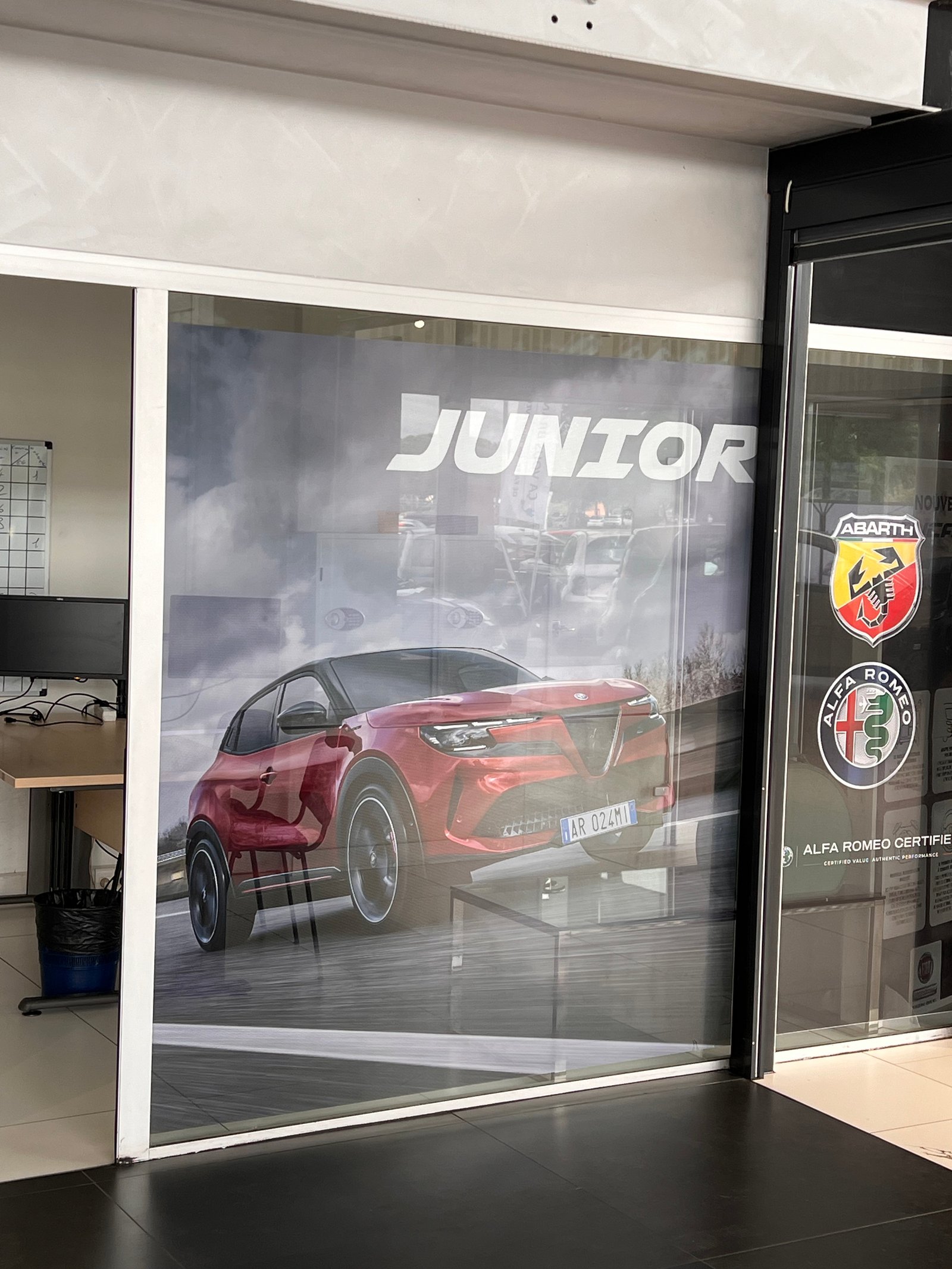 Vitrophanie vitrine Alfa Romeo Junior